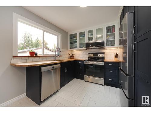 10930 66 Av Nw, Edmonton, AB - Indoor Photo Showing Kitchen