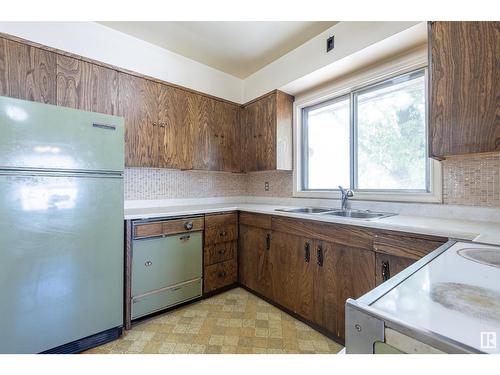 9843 64 Av Nw, Edmonton, AB - Indoor Photo Showing Kitchen With Double Sink