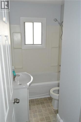 Upstairs Unit - 46 Lefebvre Avenue, Cornwall, ON - Indoor Photo Showing Bathroom