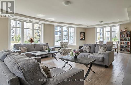 212 - 650 Gordon Street, Whitby, ON - Indoor Photo Showing Living Room