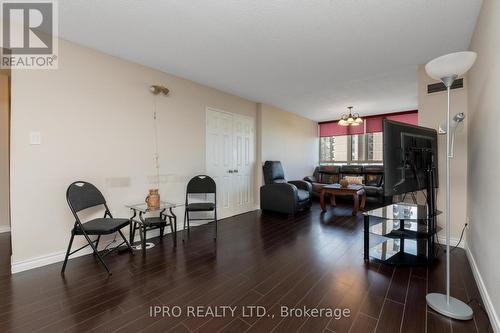 805 - 5 Lisa Street, Brampton, ON - Indoor Photo Showing Living Room