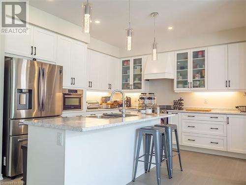 7892 Odell Crescent, Niagara Falls, ON - Indoor Photo Showing Kitchen With Upgraded Kitchen