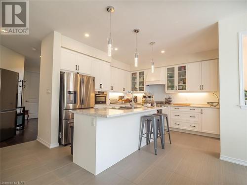 7892 Odell Crescent, Niagara Falls, ON - Indoor Photo Showing Kitchen With Upgraded Kitchen