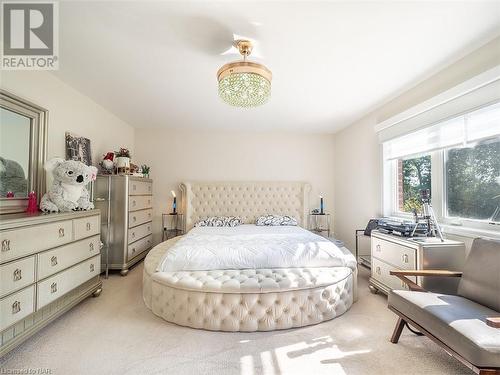 7892 Odell Crescent, Niagara Falls, ON - Indoor Photo Showing Bedroom