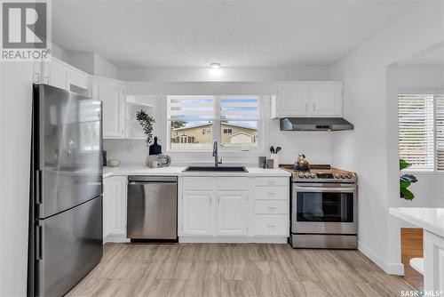 35 Tucker Crescent, Saskatoon, SK - Indoor Photo Showing Kitchen