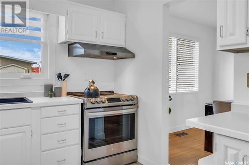 35 Tucker Crescent, Saskatoon, SK - Indoor Photo Showing Kitchen