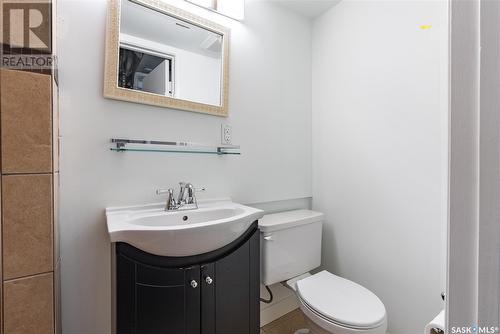 35 Tucker Crescent, Saskatoon, SK - Indoor Photo Showing Bathroom