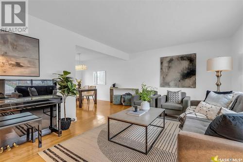 35 Tucker Crescent, Saskatoon, SK - Indoor Photo Showing Living Room