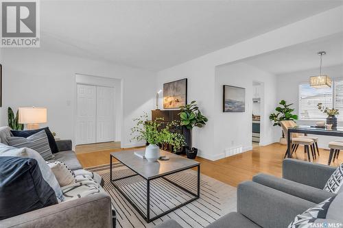 35 Tucker Crescent, Saskatoon, SK - Indoor Photo Showing Living Room