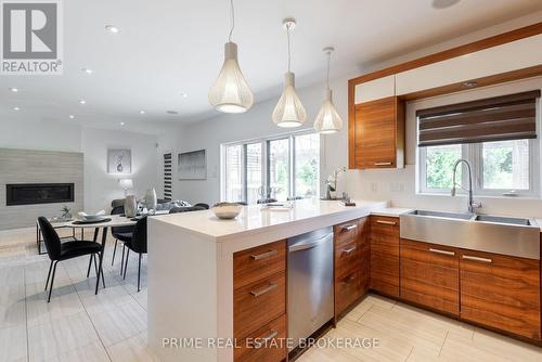 1157 Eagletrace Drive, London, ON - Indoor Photo Showing Kitchen With Upgraded Kitchen