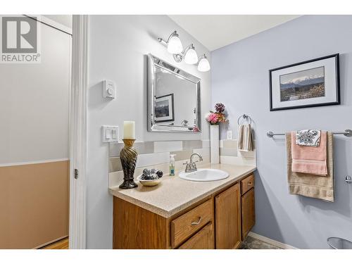 1534 Lawrence Avenue Unit# 202, Kelowna, BC - Indoor Photo Showing Bathroom