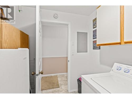 1534 Lawrence Avenue Unit# 202, Kelowna, BC - Indoor Photo Showing Laundry Room