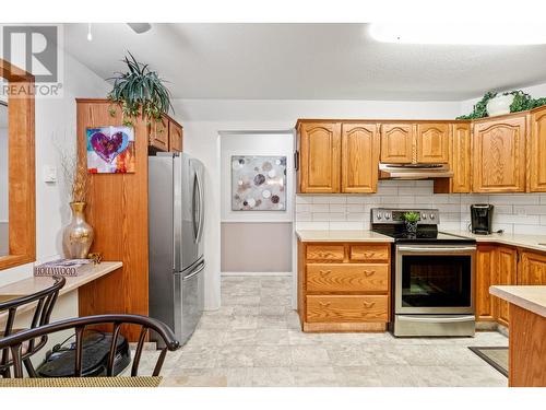 1534 Lawrence Avenue Unit# 202, Kelowna, BC - Indoor Photo Showing Kitchen