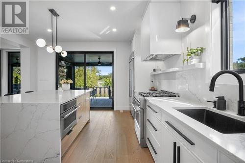 346 Snyders Road East, Baden, ON - Indoor Photo Showing Kitchen With Upgraded Kitchen