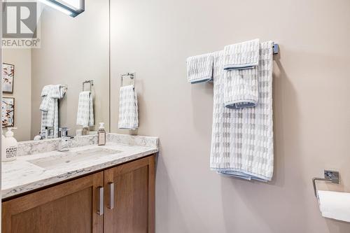 1088 Sunset Drive Unit# 633, Kelowna, BC - Indoor Photo Showing Bathroom