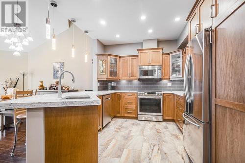 1088 Sunset Drive Unit# 633, Kelowna, BC - Indoor Photo Showing Kitchen With Stainless Steel Kitchen With Upgraded Kitchen