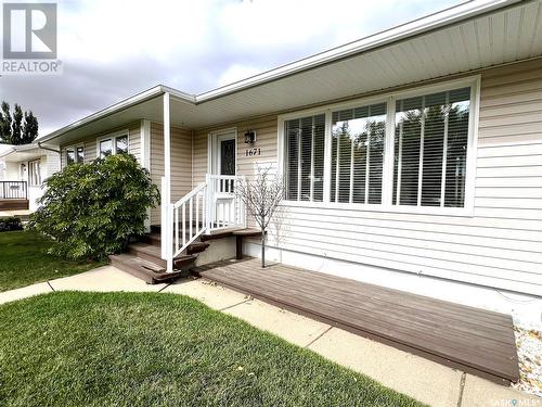 1671 Winnie Street, Swift Current, SK - Outdoor With Deck Patio Veranda