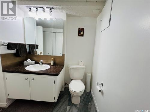 1671 Winnie Street, Swift Current, SK - Indoor Photo Showing Bathroom