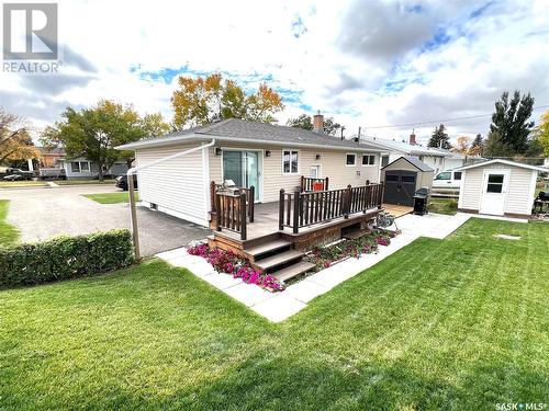 1671 Winnie Street, Swift Current, SK - Outdoor With Deck Patio Veranda