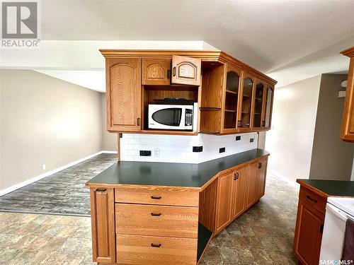 1671 Winnie Street, Swift Current, SK - Indoor Photo Showing Kitchen