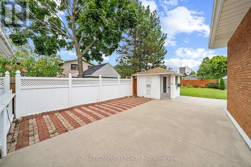 16 Lawrence Avenue, Hamilton, ON - Outdoor With Exterior