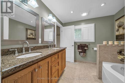 16 Lawrence Avenue, Hamilton, ON - Indoor Photo Showing Bathroom