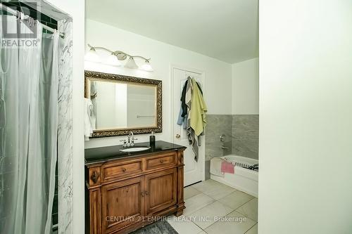 4 Lake Louise Drive, Brampton, ON - Indoor Photo Showing Bathroom