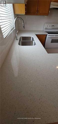 4010 Coachman Circle, Mississauga, ON - Indoor Photo Showing Kitchen With Double Sink