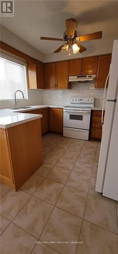 4010 Coachman Circle, Mississauga, ON - Indoor Photo Showing Kitchen