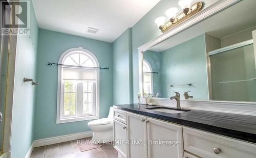 15 Dunsmore Lane, Barrie, ON - Indoor Photo Showing Bathroom