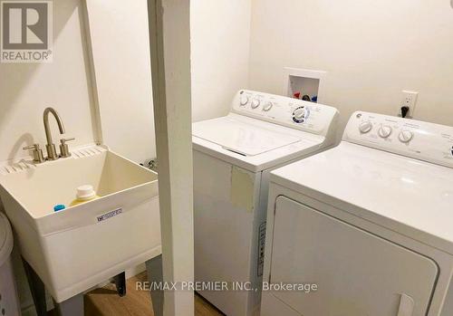 15 Dunsmore Lane, Barrie, ON - Indoor Photo Showing Laundry Room