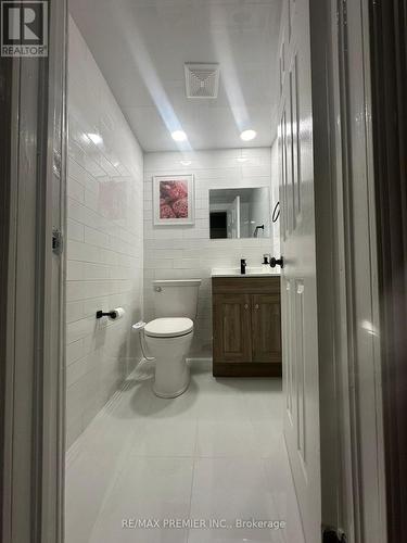 15 Dunsmore Lane, Barrie, ON - Indoor Photo Showing Bathroom