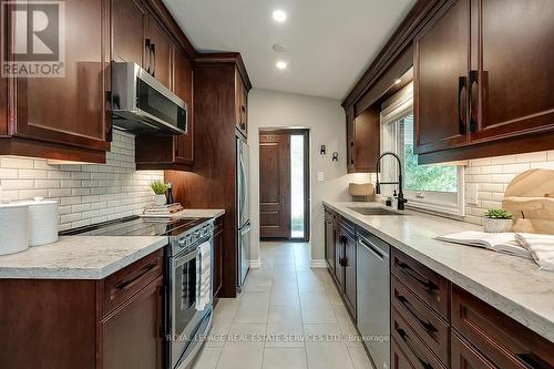 380 Duncombe Drive, Burlington, ON - Indoor Photo Showing Kitchen With Upgraded Kitchen