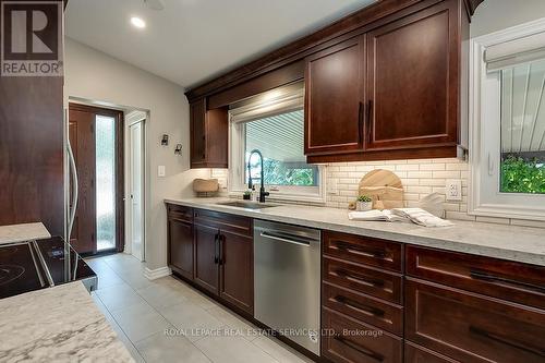 380 Duncombe Drive, Burlington, ON - Indoor Photo Showing Kitchen