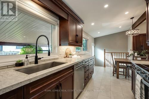 380 Duncombe Drive, Burlington, ON - Indoor Photo Showing Kitchen With Upgraded Kitchen