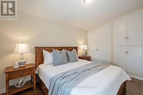 380 Duncombe Drive, Burlington, ON - Indoor Photo Showing Bedroom