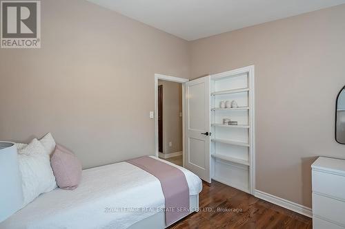 380 Duncombe Drive, Burlington, ON - Indoor Photo Showing Bedroom