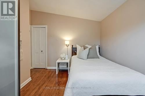 380 Duncombe Drive, Burlington, ON - Indoor Photo Showing Bedroom