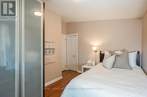 380 Duncombe Drive, Burlington, ON - Indoor Photo Showing Bedroom