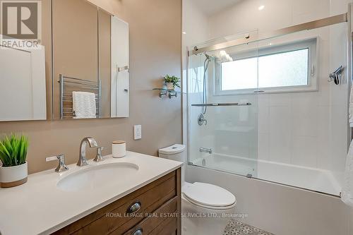 380 Duncombe Drive, Burlington, ON - Indoor Photo Showing Bathroom