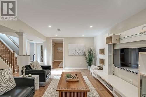 380 Duncombe Drive, Burlington, ON - Indoor Photo Showing Living Room