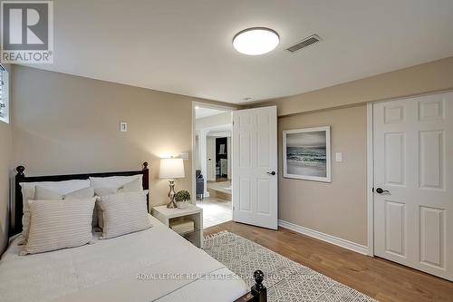 380 Duncombe Drive, Burlington, ON - Indoor Photo Showing Bedroom