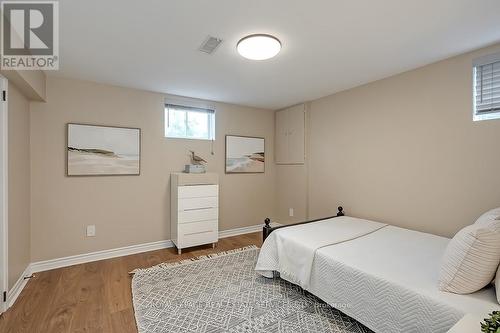 380 Duncombe Drive, Burlington, ON - Indoor Photo Showing Bedroom