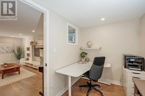 380 Duncombe Drive, Burlington, ON - Indoor