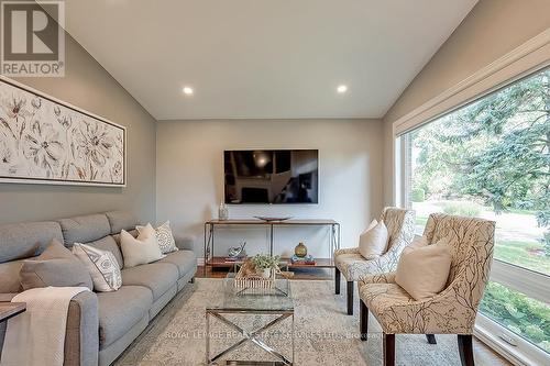 380 Duncombe Drive, Burlington, ON - Indoor Photo Showing Living Room