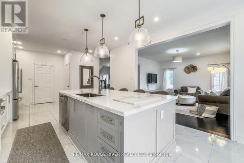 18 Harkness Drive, Whitby, ON - Indoor Photo Showing Kitchen With Upgraded Kitchen