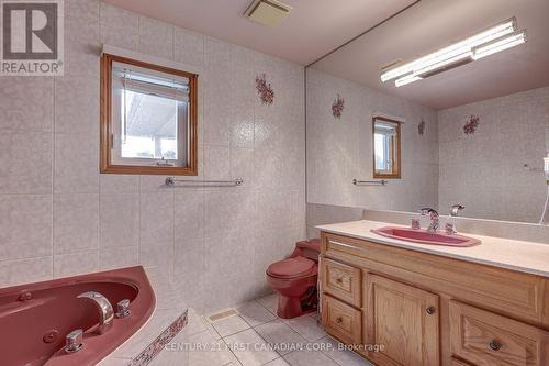 216 Highbury Avenue N, London, ON - Indoor Photo Showing Bathroom