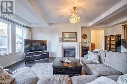 7 Goldeneye Drive, East Gwillimbury, ON - Indoor Photo Showing Living Room With Fireplace