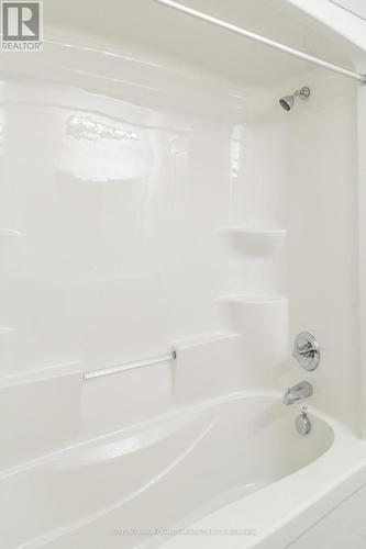 35 Laguna Village Crescent, Hamilton, ON - Indoor Photo Showing Bathroom