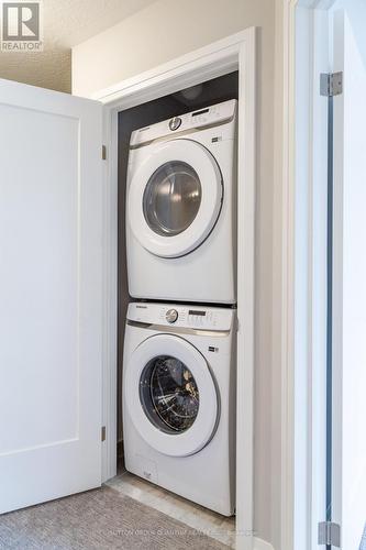 35 Laguna Village Crescent, Hamilton, ON - Indoor Photo Showing Laundry Room